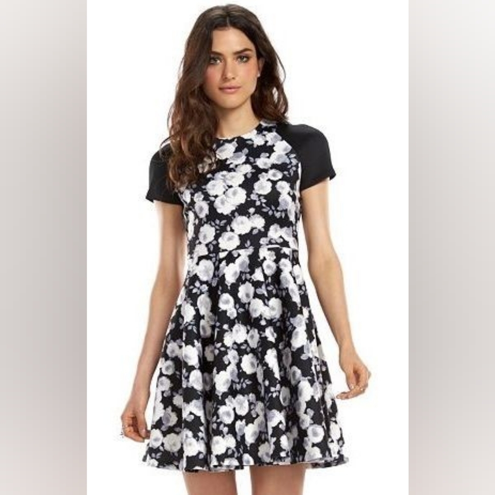 Elle size 6 fit & flare floral dress